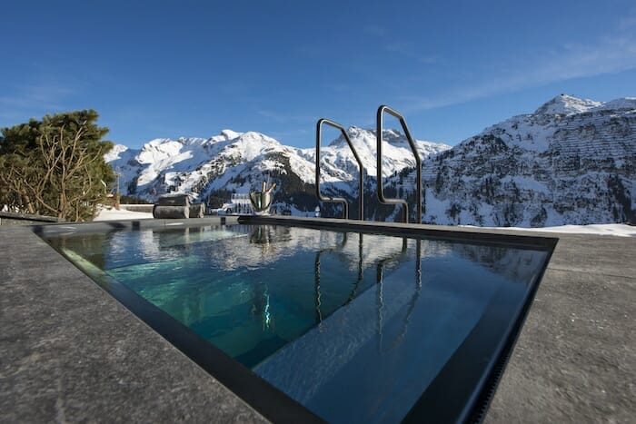 outdoor-hot-tub-uberhaus-lech-lodge-destinations