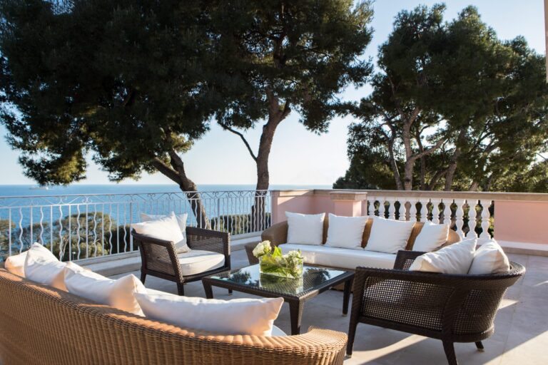 Villa-Rose-Pierre-cap-ferrat-outdoor-lounge-scaled