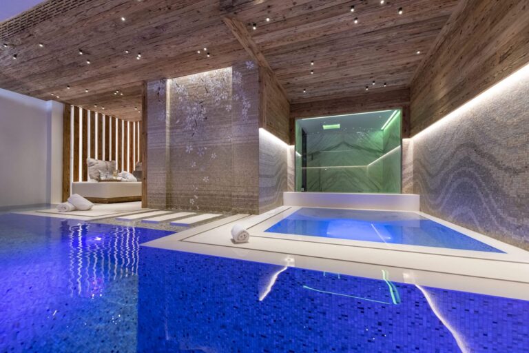 swimming pool at chalet Bella Rocca, Verbier
