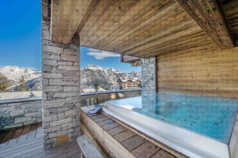 Chalet Cryst'Ail outdoor hot tub, Courchevel 1850