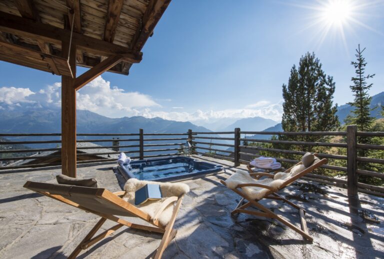 Chalet Petit Ours exterior hot tub, Verbier