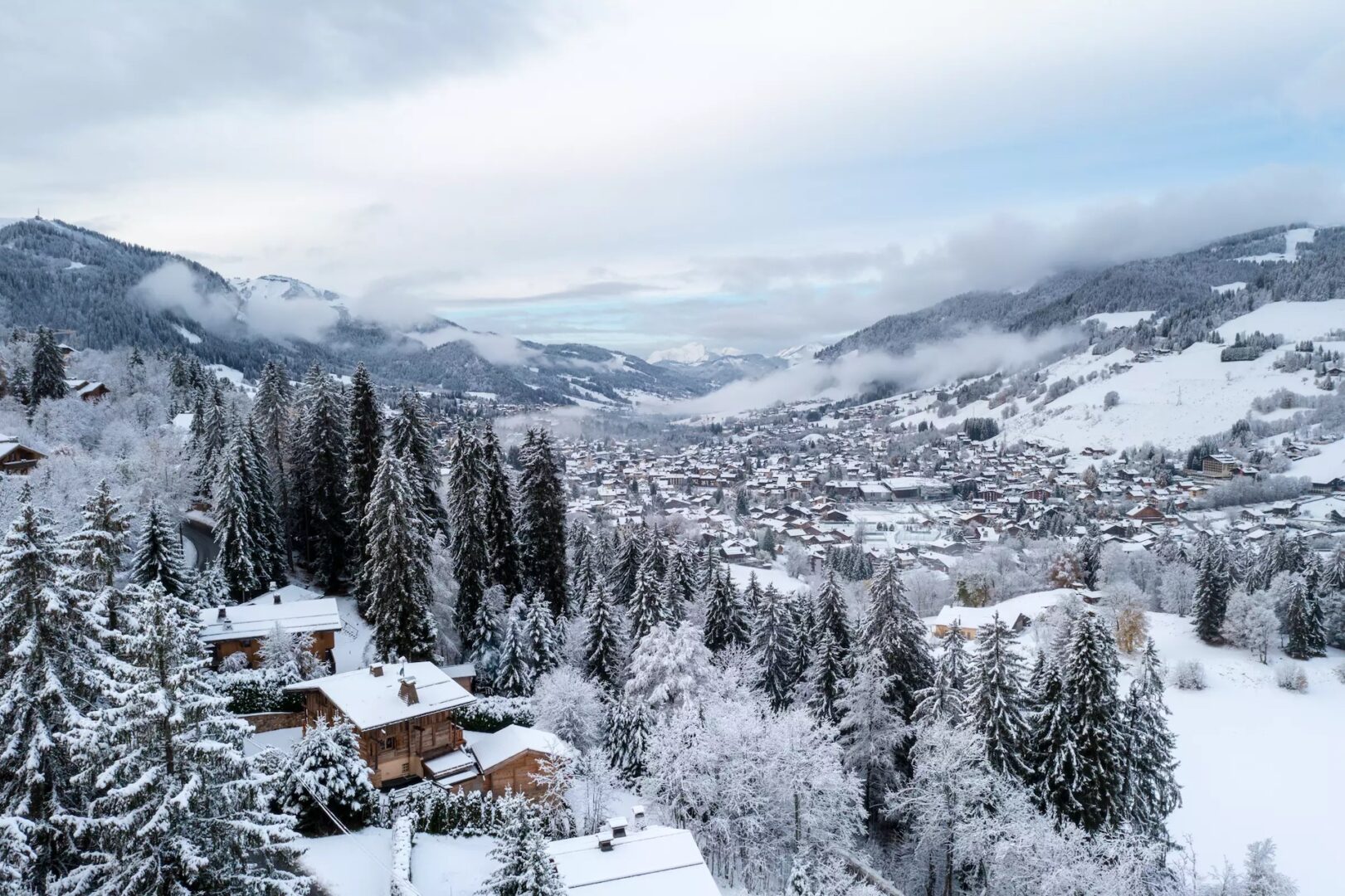 chalet Eleven under the snow, Megève
