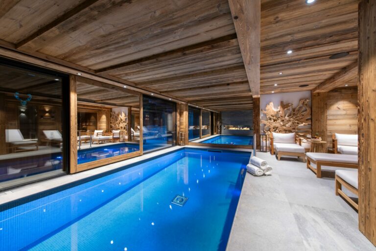 Swimming pool at Chalet la Tanière, Meribel