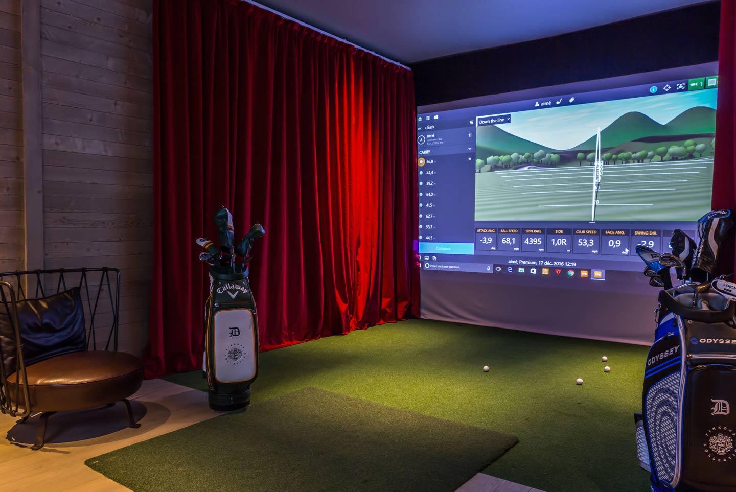 chalet la datcha golf simulator