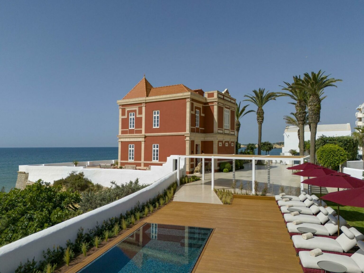 Red Chalet, Algarve