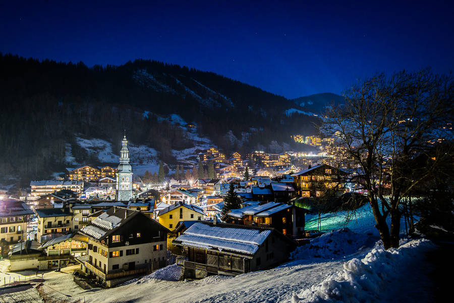 La Clusaz village by night