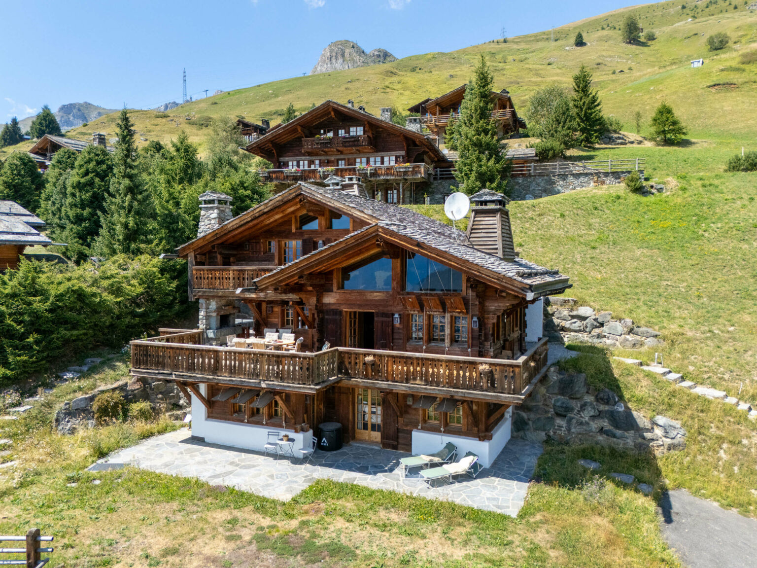 chalet-dent-de-lion-verbier-exterior-summer